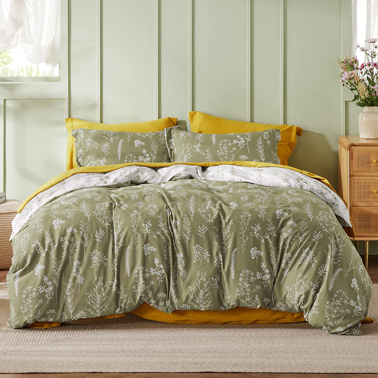 Bedsure Queen Comforter Set - Sage Green Comforter, Cute Floral