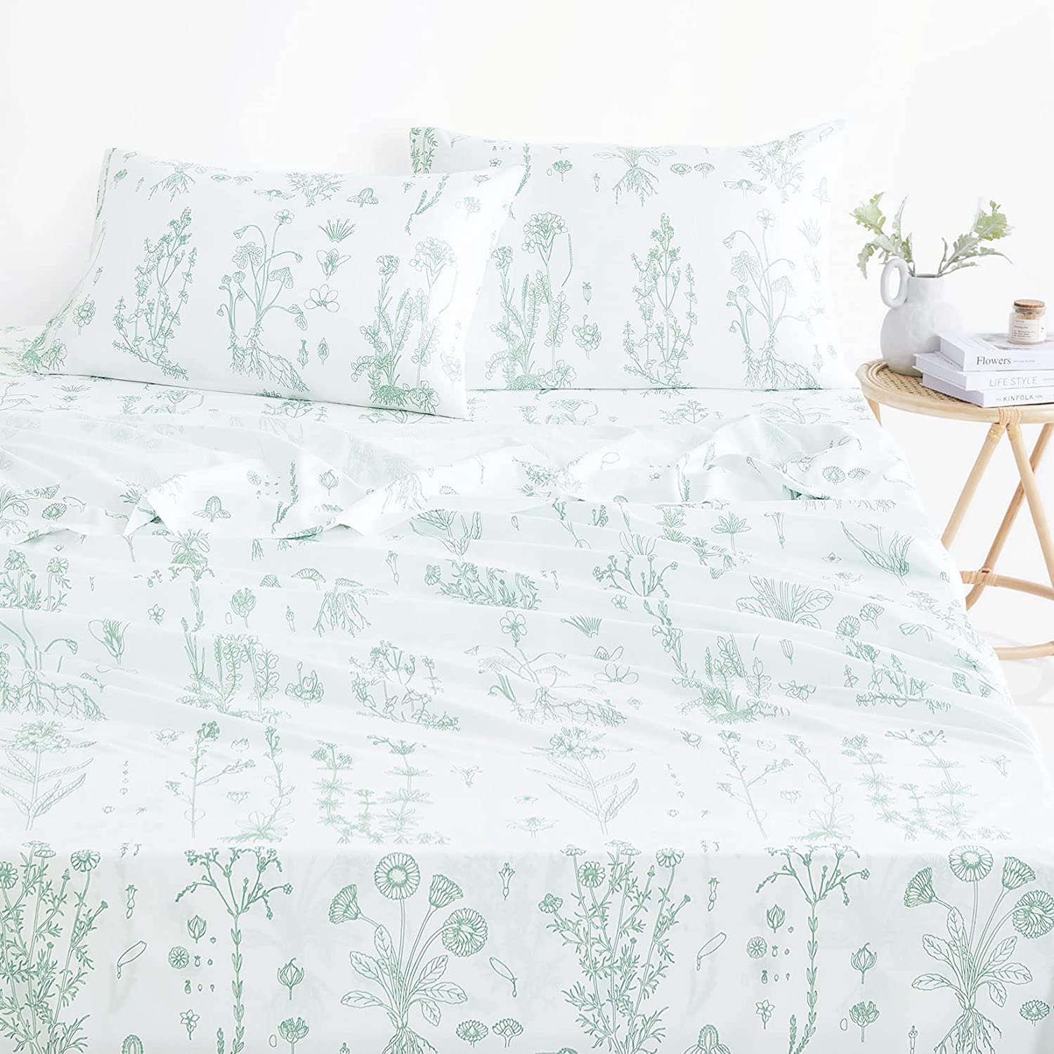  Wake In Cloud - Floral Comforter Set, Cottagecore Tiny Flowers  Leaves Botanical Plant Pattern Printed on White, Soft Microfiber Bedding  (3pcs, Twin Size) : Home & Kitchen
