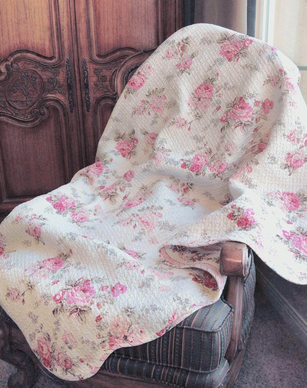 Creamy Vintage Floral Printed Reversible Cotton Quilted Throw 
