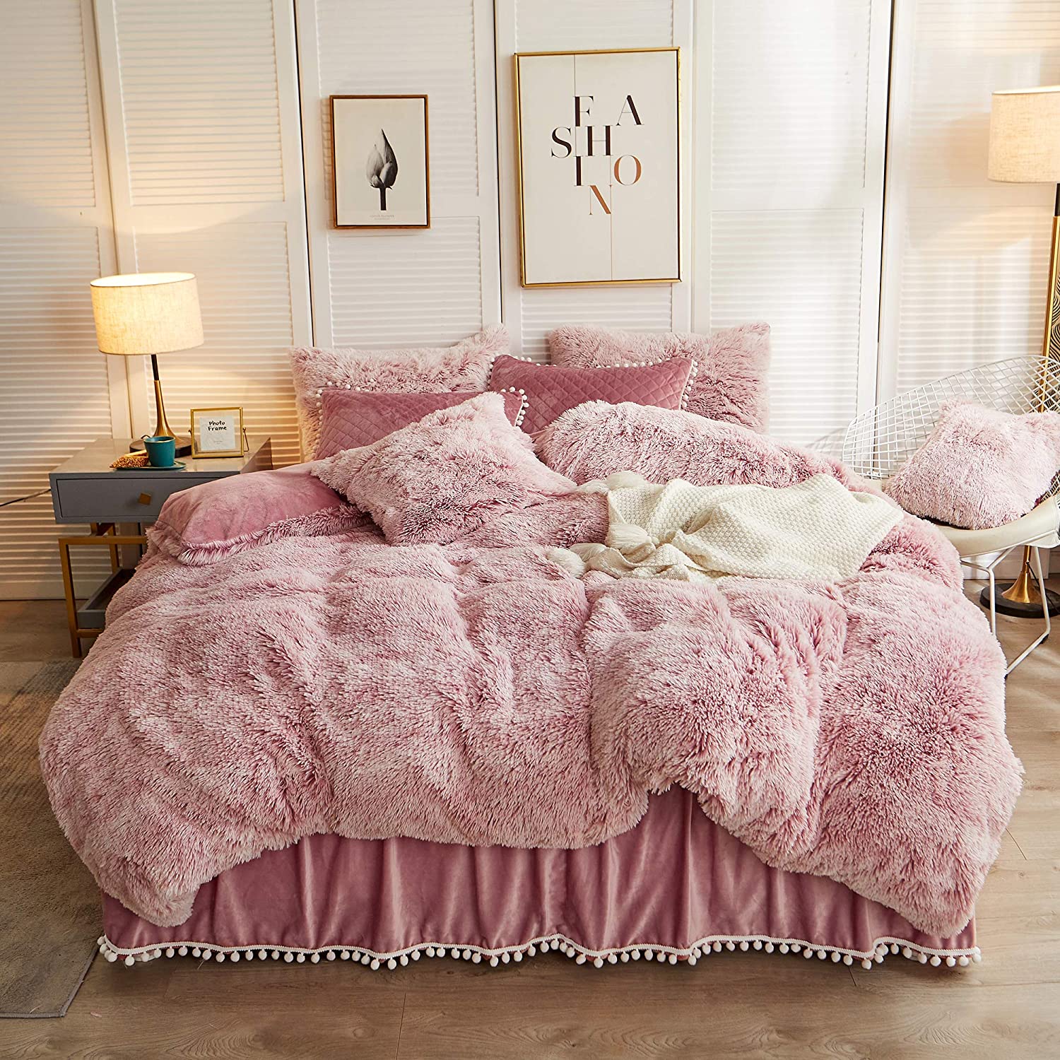 28 Soft And Fluffy Comforters For Your Bed