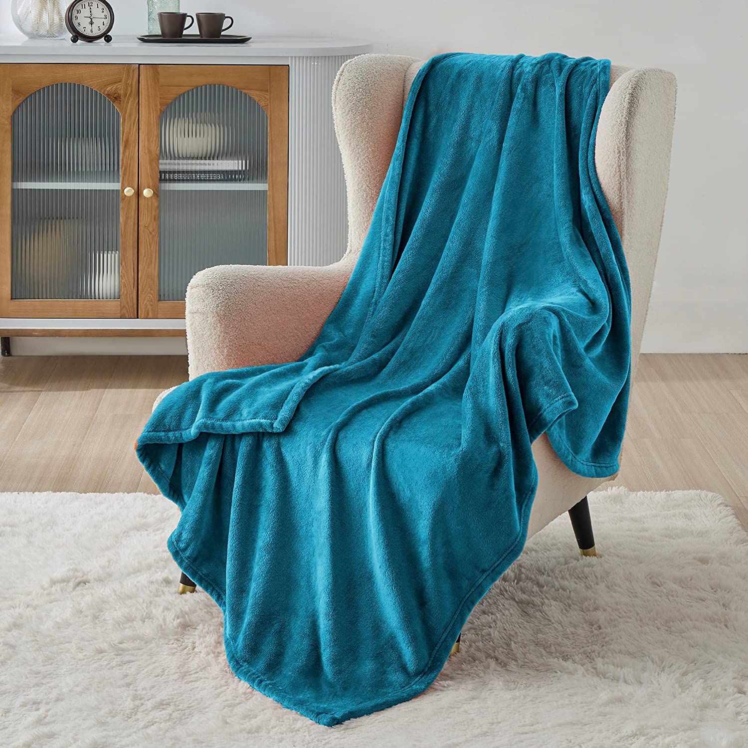 Bedsure Grey Throw Blanket Fleece Blanket Cozy Soft Lightweight Microfiber  Blanket for Couch : : Home & Kitchen