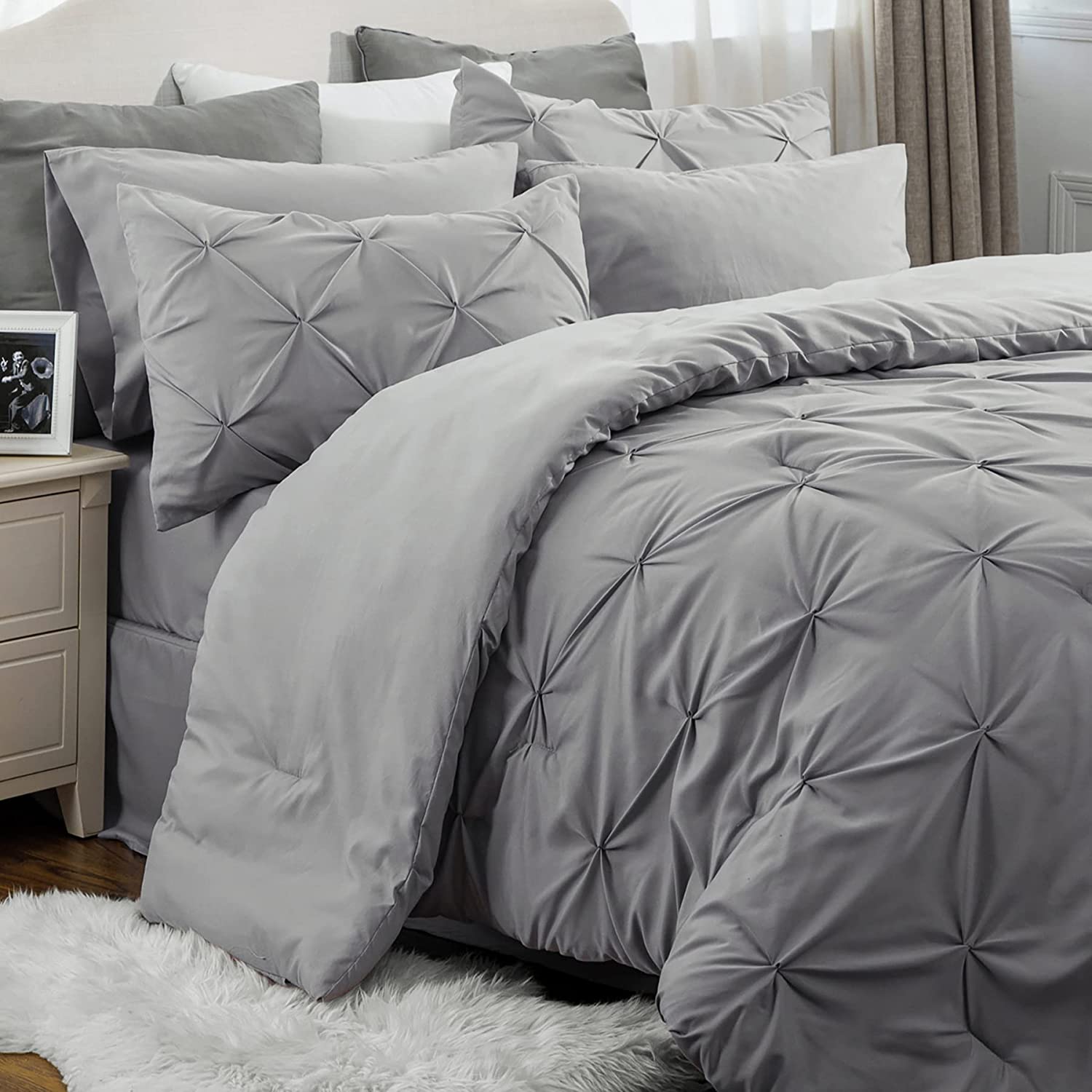 Nanko White Tufted 3-Piece Queen Comforter Set, 88 x 90 in