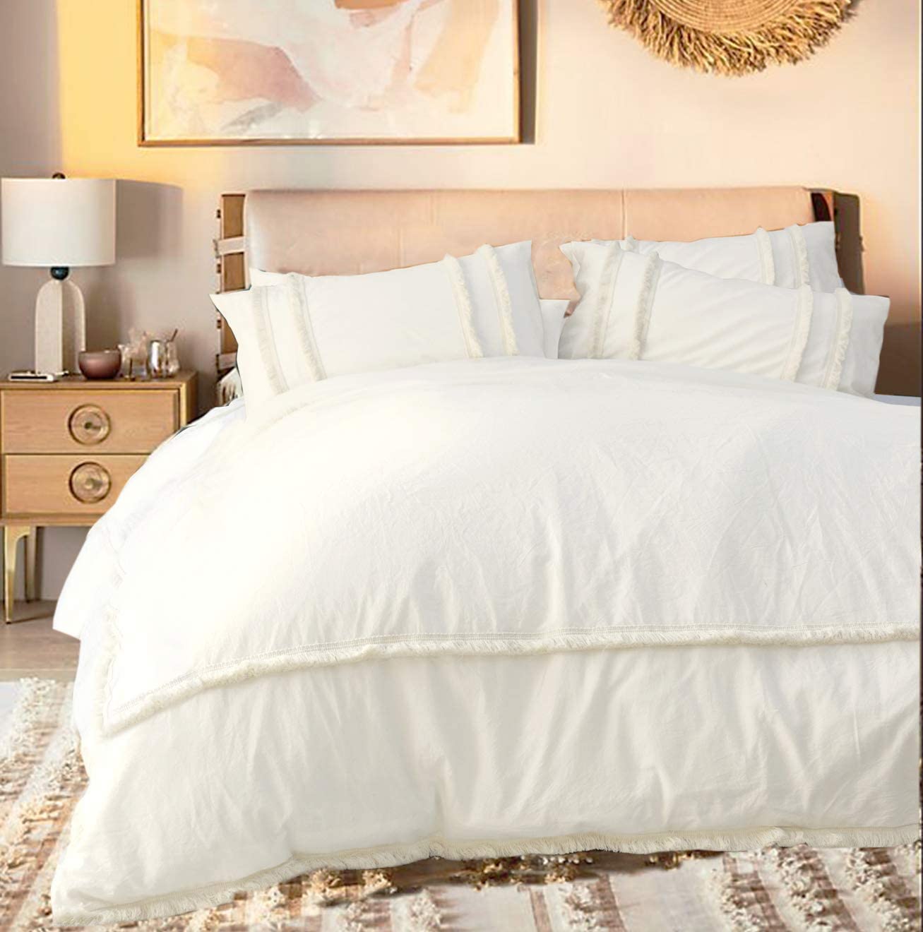 Creatice White Bohemian Bedroom with Simple Decor