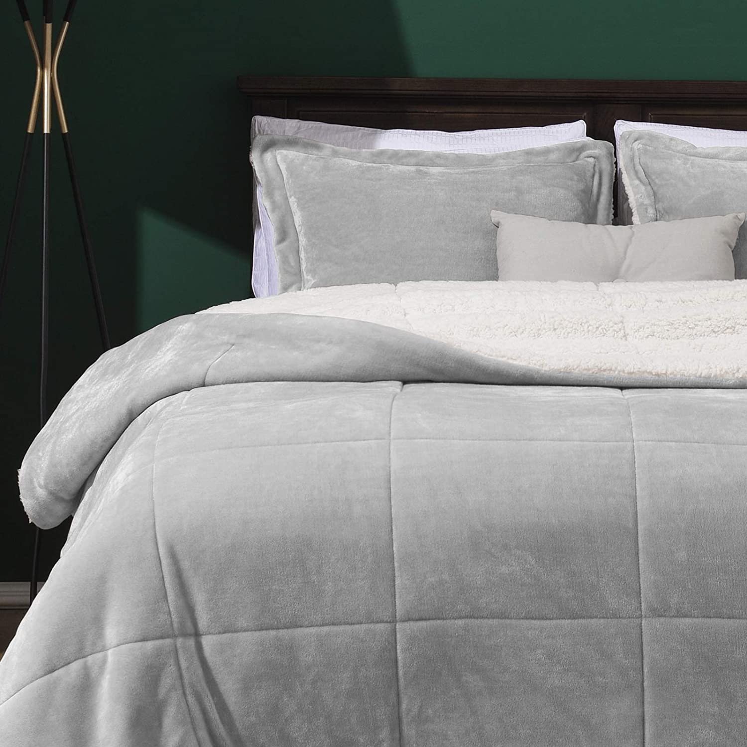  Utopia Bedding Micromink Sherpa Fleece Queen Comforter