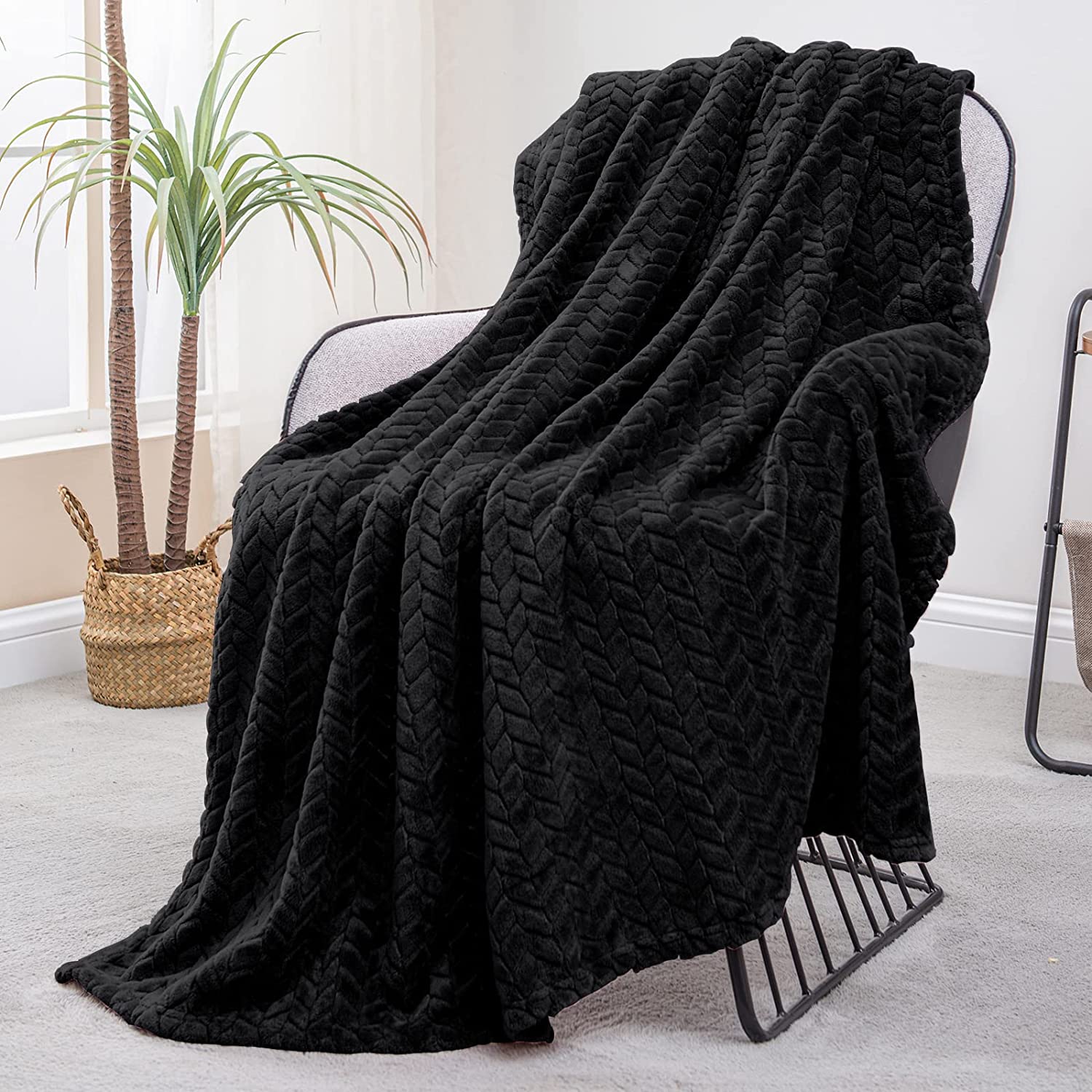 Exclusivo Mezcla Large Flannel Fleece Throw Blanket, Jacquard Weave Le –  ExclusivoMezcla
