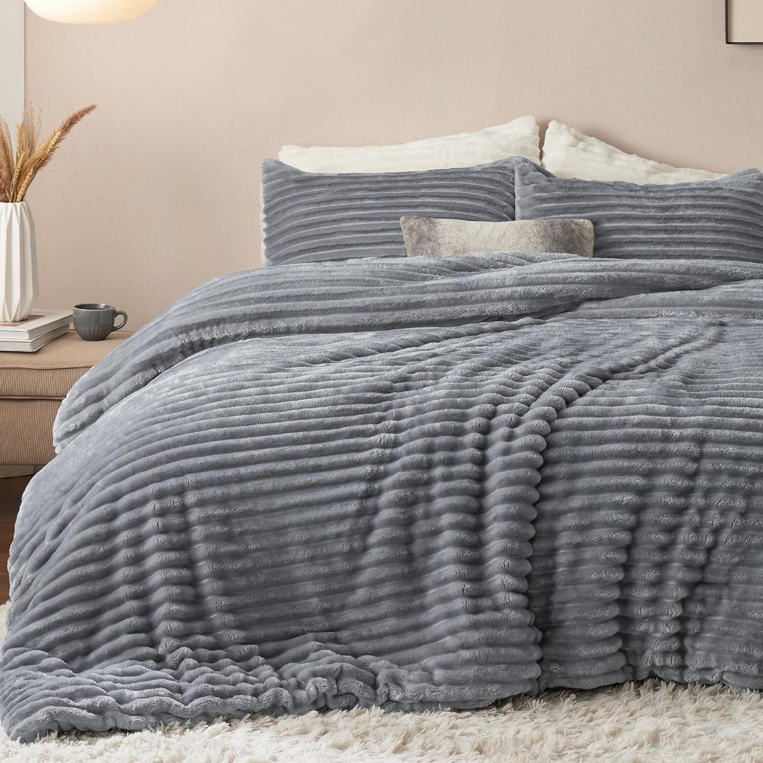 Bedsure Fluffy Comforter Set King - Ultra Soft Faux Fur Comforter, Cameo  Rose Comforter Set King Size, Winter Warm Fuzzy Bedding Set, Luxury Plush  Bed