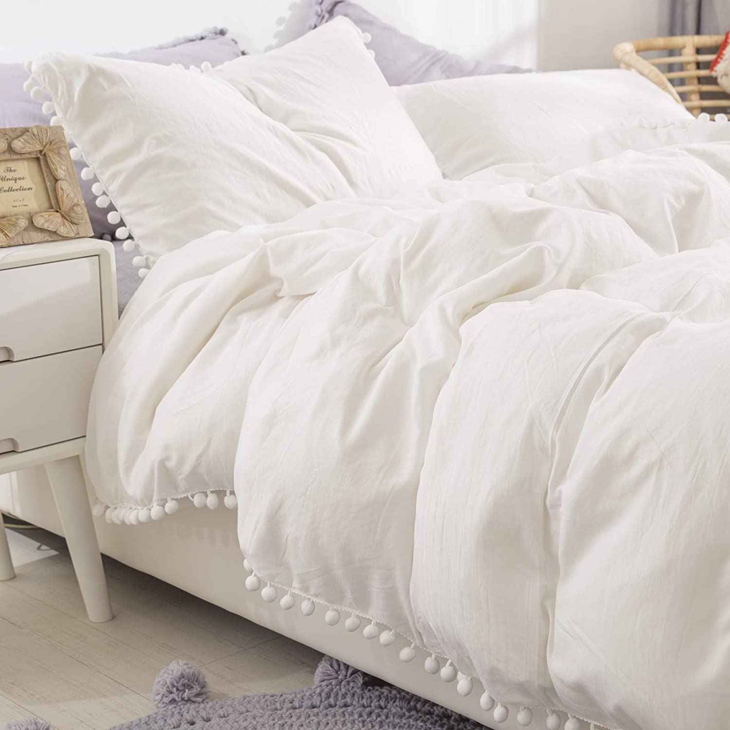 white duvet cover pom pom